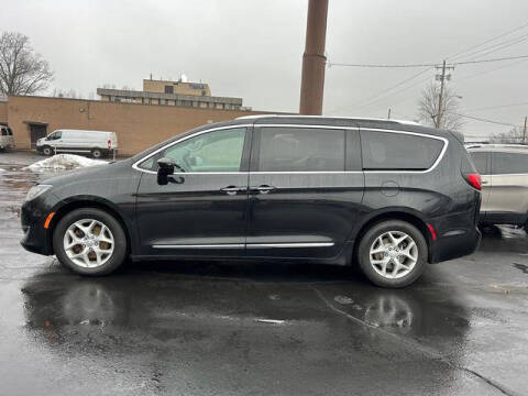 2017 Chrysler Pacifica Touring-L Plus