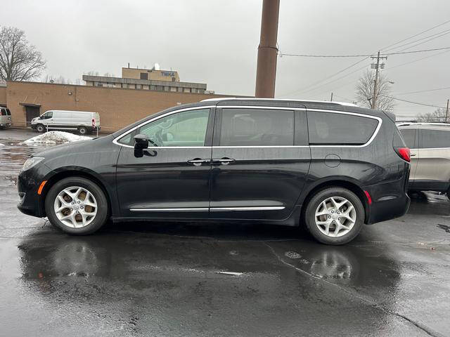 2017 Chrysler Pacifica Touring-L Plus