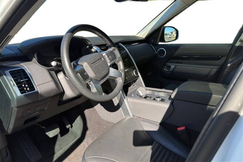 2024 Land Rover Discovery P300 S