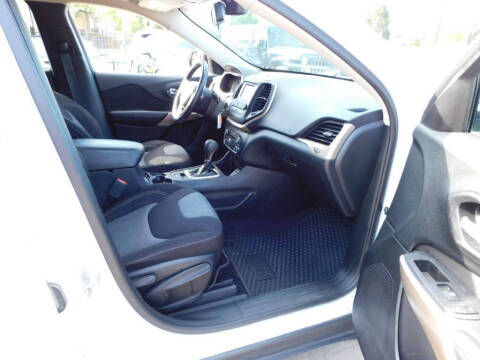 2017 Jeep Cherokee Sport