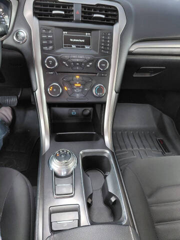 2017 Ford Fusion SE