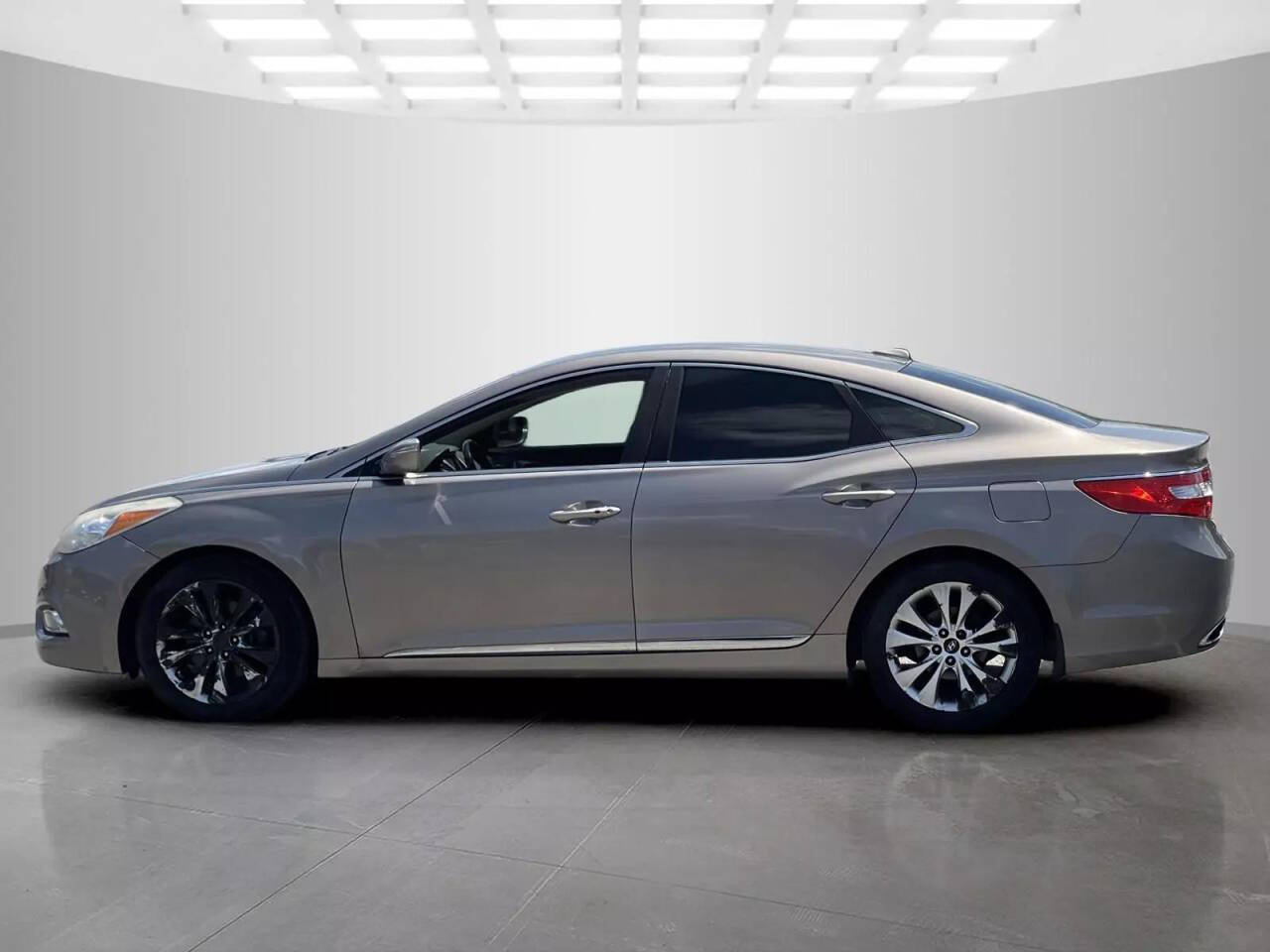 2013 Hyundai Azera for sale at Used Cars Toledo in Oregon, OH