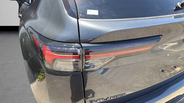 2026 Mitsubishi Outlander LE