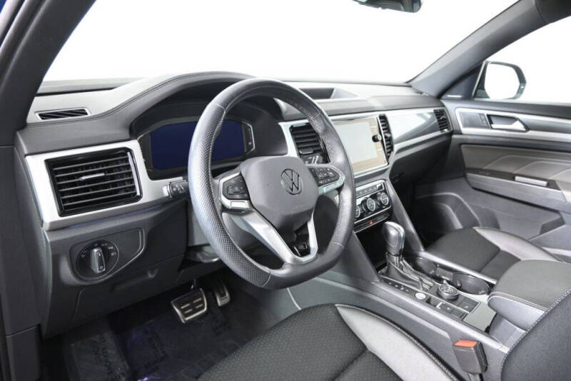 2023 Volkswagen Atlas Cross Sport V6 SEL R-Line Black 4Motion