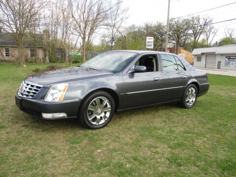 2011 Cadillac DTS for sale at Triangle Auto Sales in Elgin IL