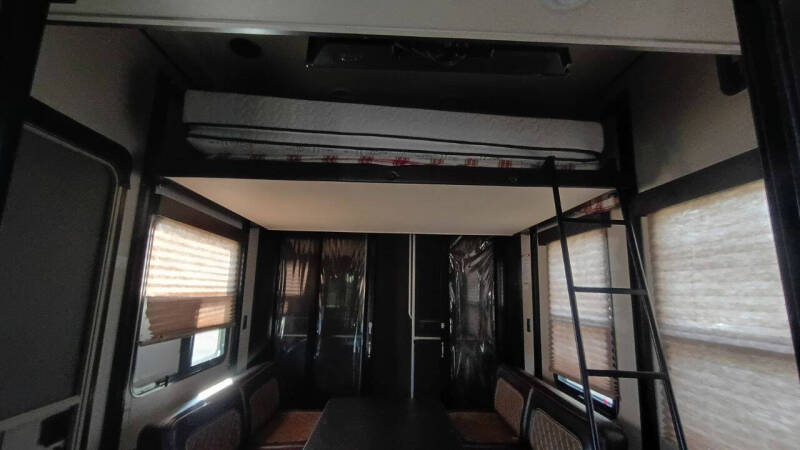 2015 Grand Design RV MOMENTUM 380TH