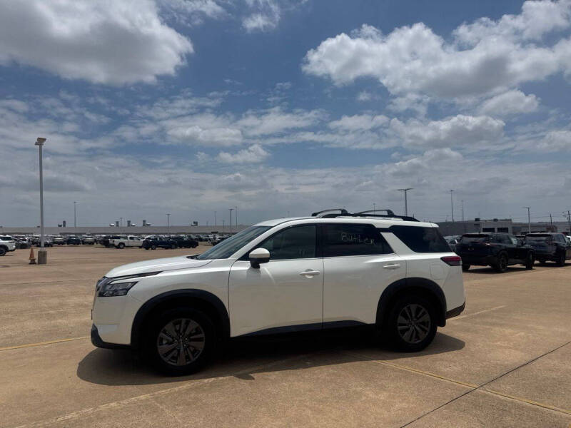 2023 Nissan Pathfinder SV