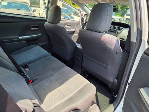 2014 Toyota Prius v Three