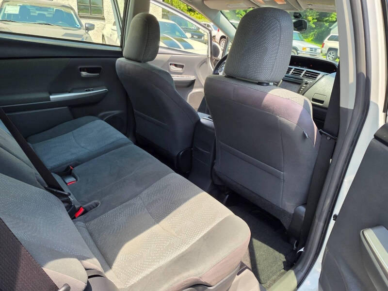 2014 Toyota Prius v Three