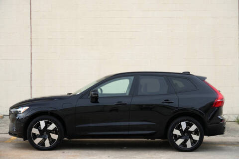 2025 Volvo XC60 T8 Plus Dark Theme