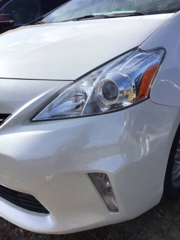 2013 Toyota Prius v Three