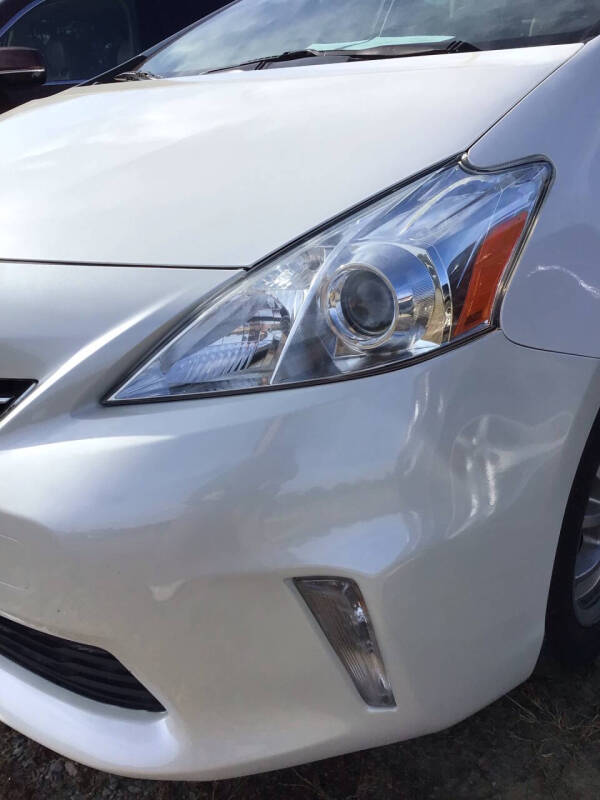 2013 Toyota Prius v Three