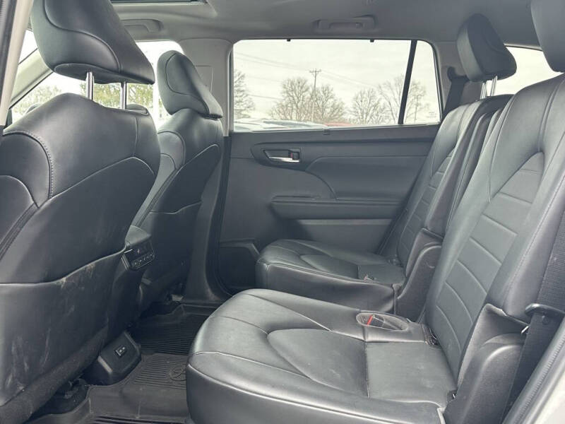 2022 Toyota Highlander Hybrid XLE