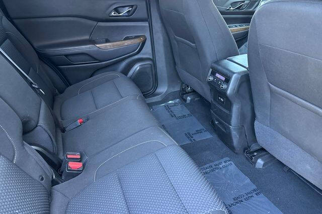 2023 GMC Acadia SLE