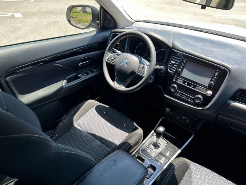 2019 Mitsubishi Outlander ES