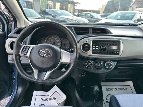 2012 Toyota Yaris 5-Door LE