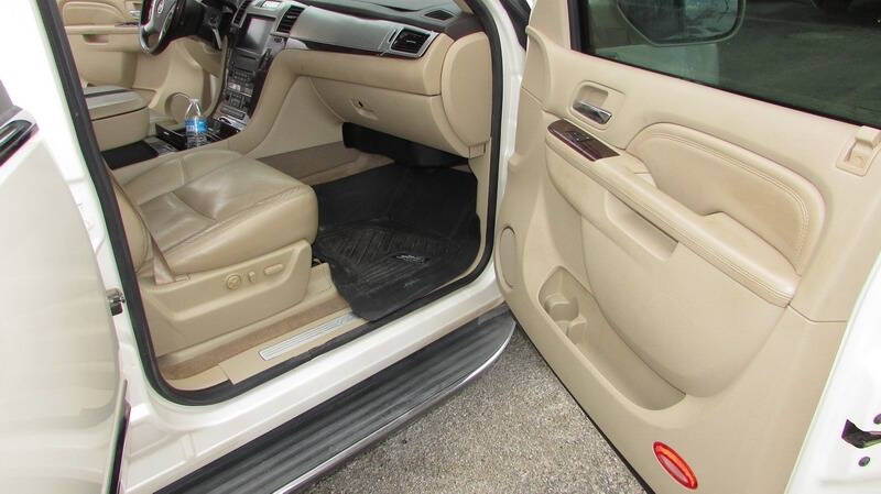 2010 Cadillac Escalade Luxury