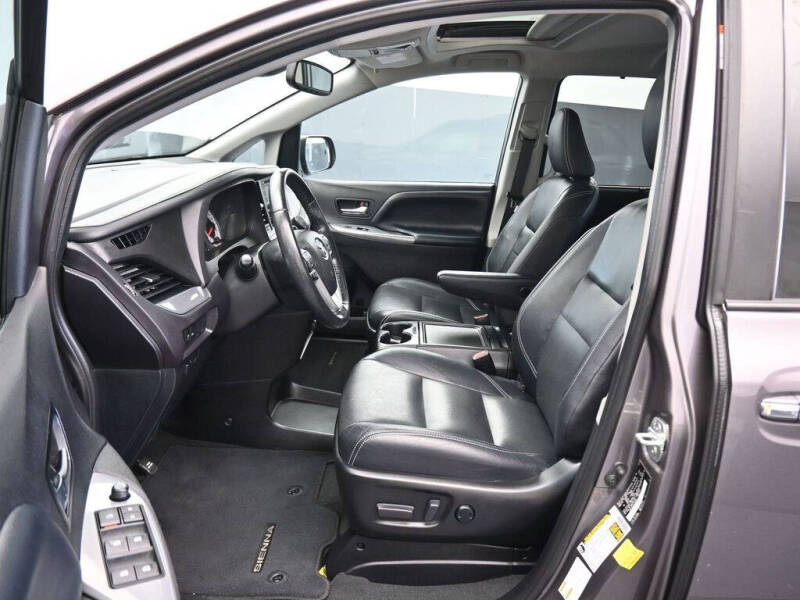2020 Toyota Sienna SE Premium 7-Passenger