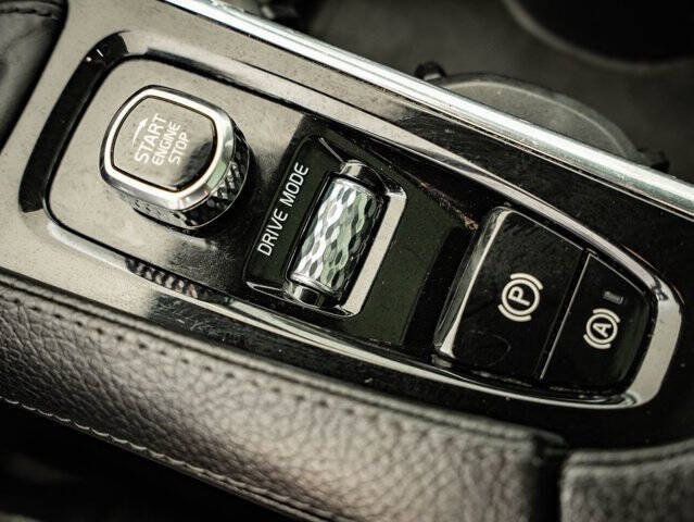 2018 Volvo XC90 T6 Momentum