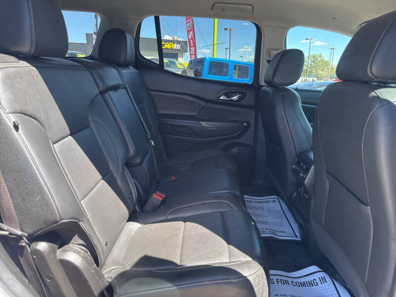 2023 GMC Acadia SLT