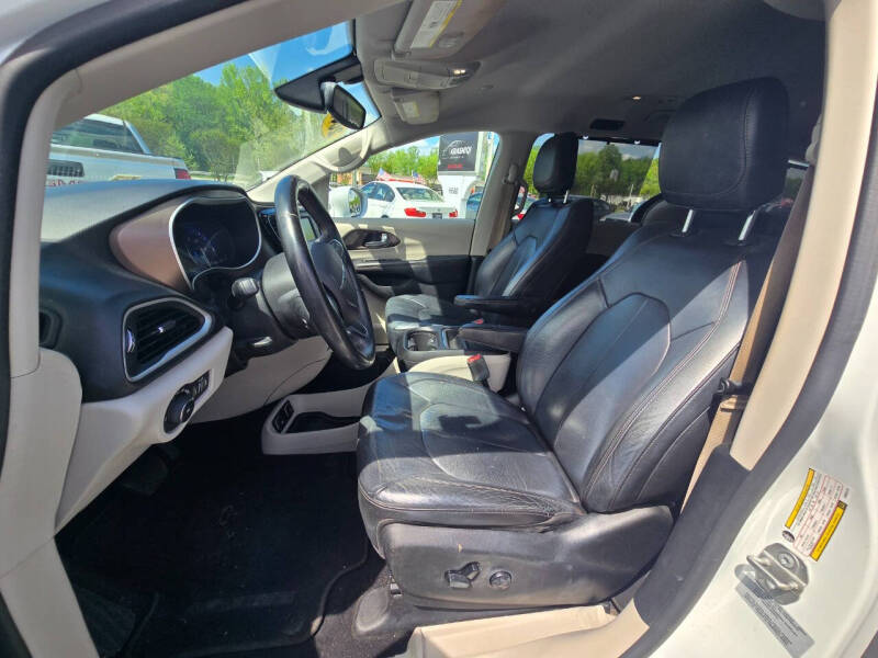 2017 Chrysler Pacifica Touring-L