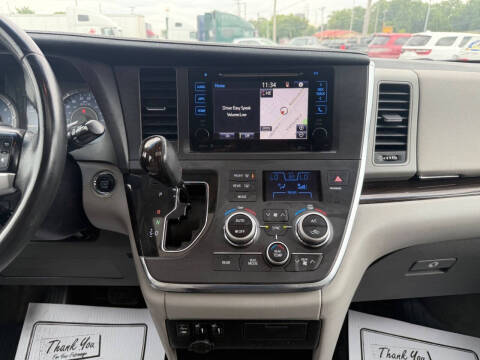 2017 Toyota Sienna XLE 8-Passenger