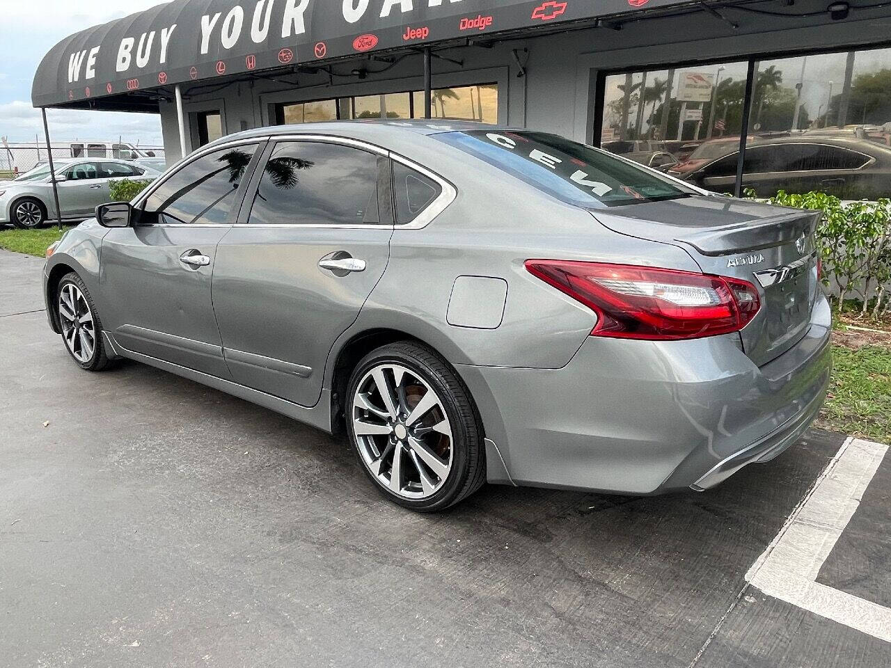 2017 Nissan Altima Sedan - $11,900
