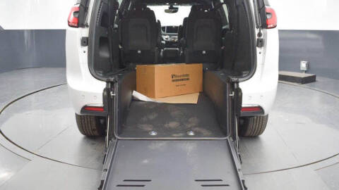 2024 Chrysler Pacifica Touring