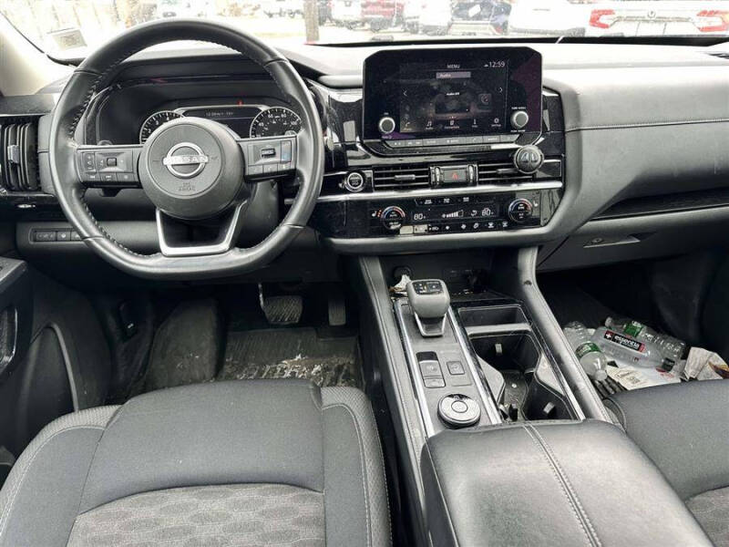 2024 Nissan Pathfinder SV