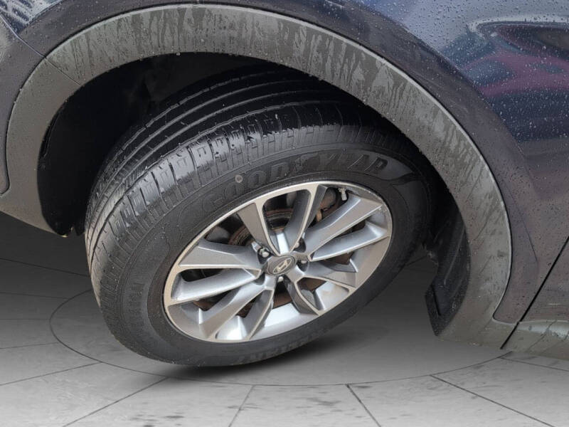 2017 Hyundai Santa Fe SE