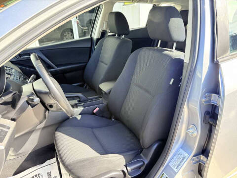 2013 Mazda MAZDA3 i Touring