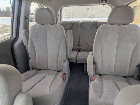 2011 Kia Sedona LX