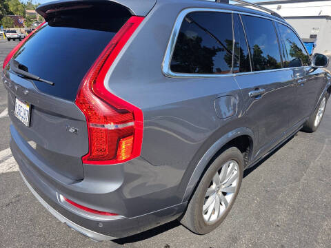 2016 Volvo XC90 T6 Momentum