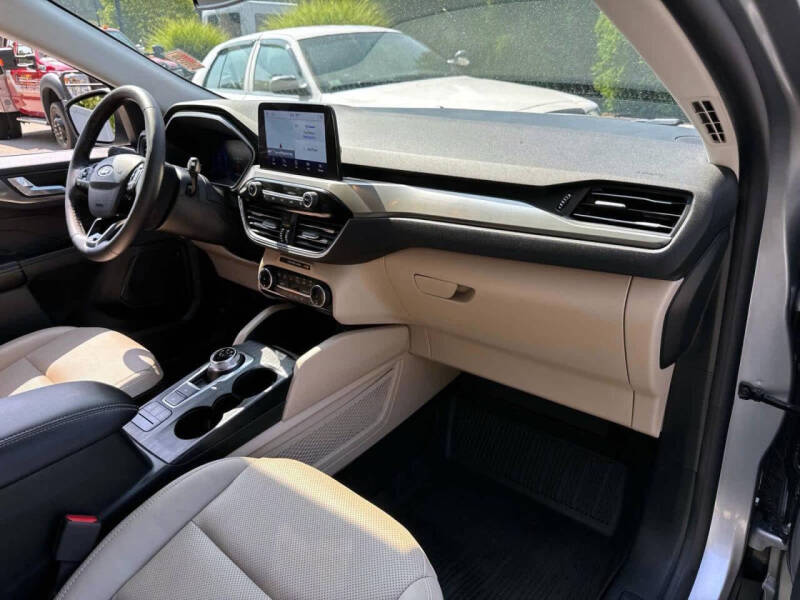 2022 Ford Escape Titanium