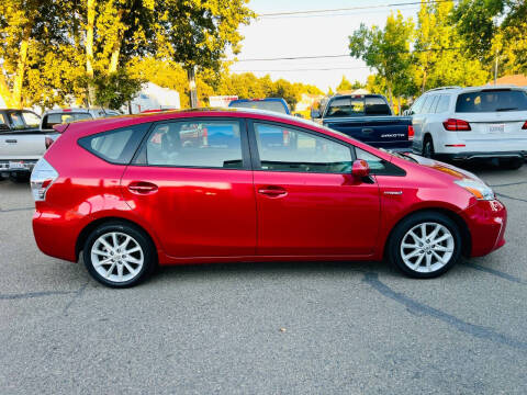 2013 Toyota Prius v Five