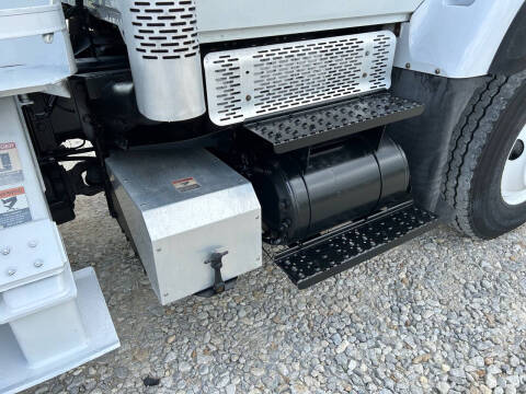 2013 International 7300 Digger Derrick Truck