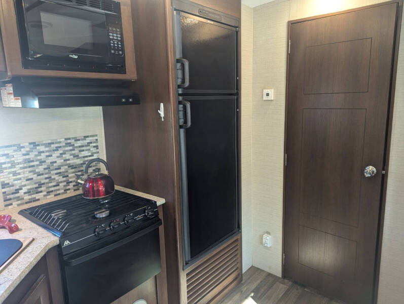 2016 Keystone RV Bullet 22RBPR / 25ft