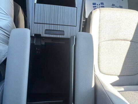 2025 Toyota Sienna LE 8-Passenger