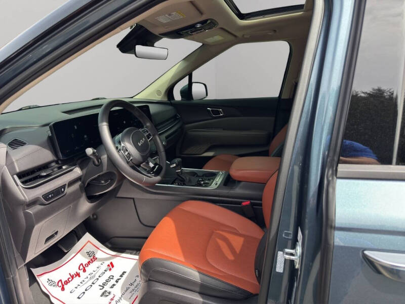 2025 Kia Carnival SX
