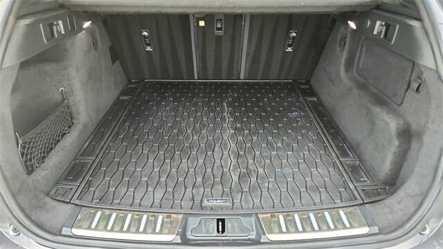 2022 Jaguar F-PACE SVR