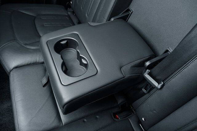 2022 Land Rover Defender 110 SE