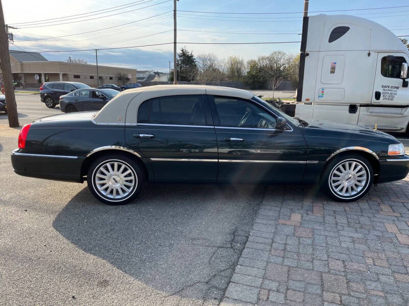 2003 Lincoln Town Car Executive