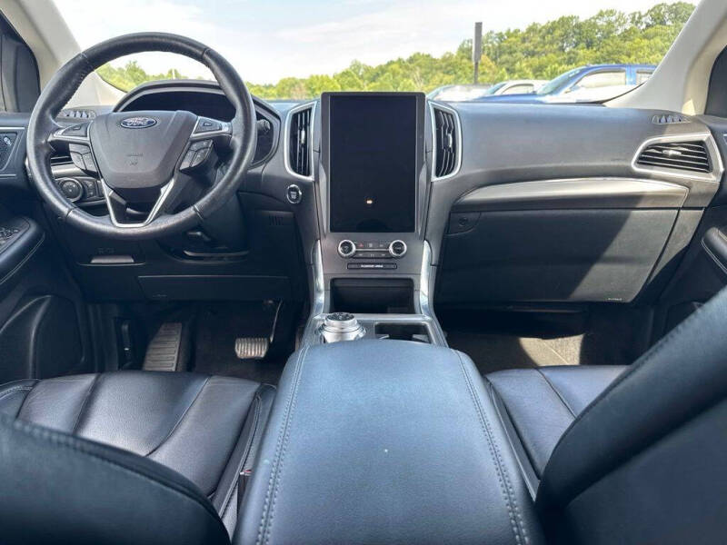 2022 Ford Edge Titanium