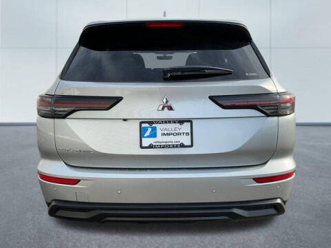 2026 Mitsubishi Outlander ES
