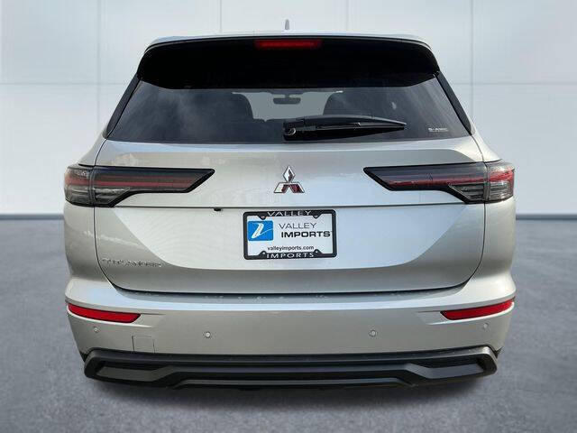 2026 Mitsubishi Outlander ES
