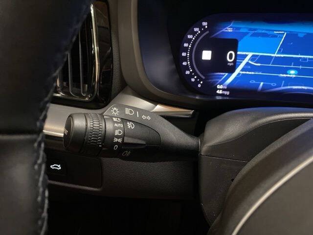 2025 Volvo XC60 B5 Core Dark Theme