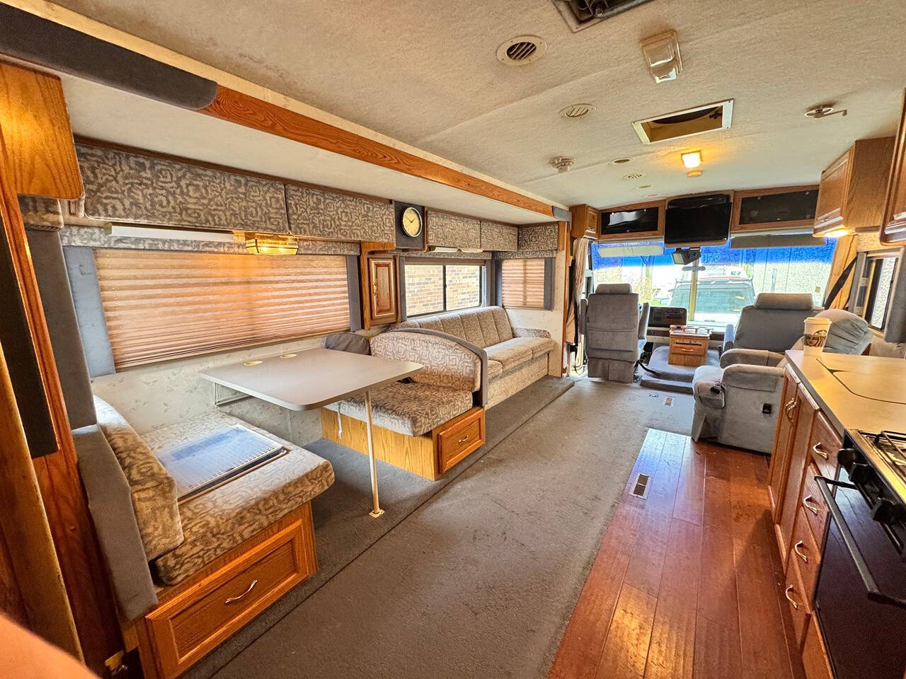 1996 Winnebago Adventurer for sale at Saccucci's Of Schaumburg in Schaumburg, IL