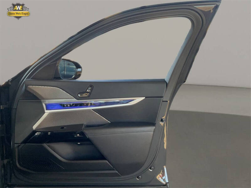 2023 BMW 7 Series 740i