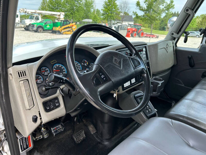 2013 International 7300 Digger Derrick Truck