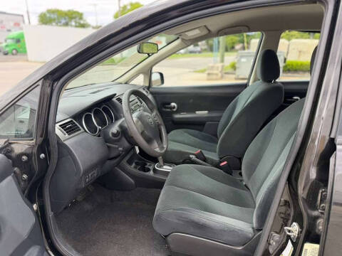 2011 Nissan Versa 1.8 S